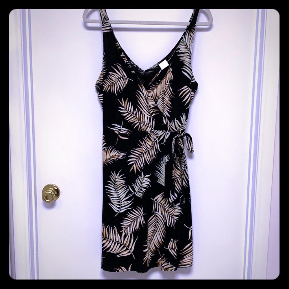 H & M Criss cross dress Size M - NEW